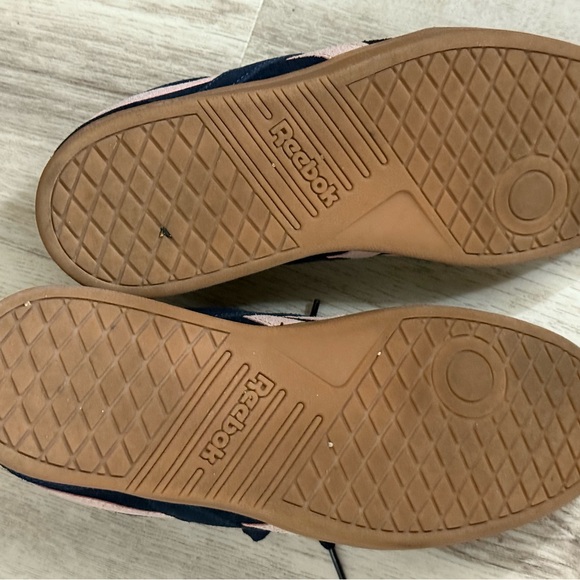 Women’s Reebok Navy & Pink Sneakers - Picture 5 of 5